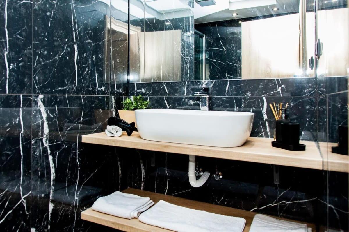 Contemporary And Chic Apartment In Central Aten Exteriör bild